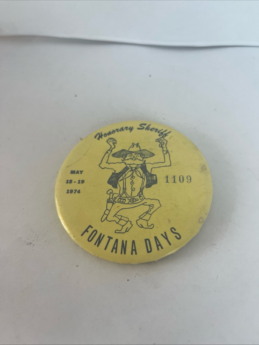 Vintage Fontana Days Honorary Sheriff Button - Yellow 1974